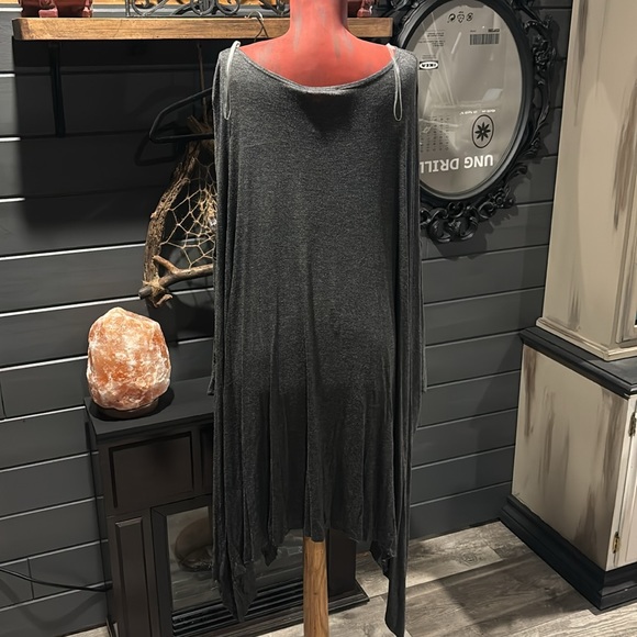 Wren oversized tunic. Charcoal. OS - Picture 7 of 8